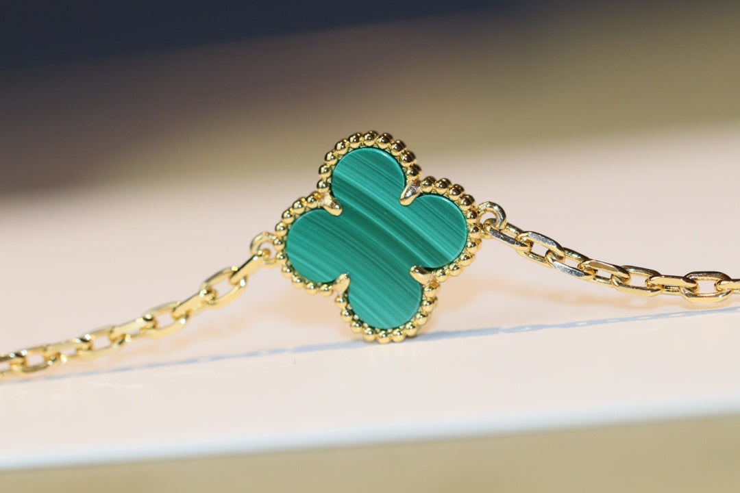 Van Cleef & Arpels CLOVER 20 MOTIFS MALACHITE GOLD