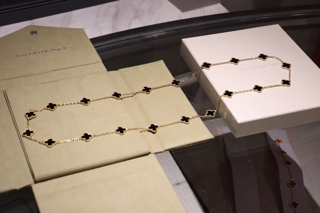 Van Cleef & Arpels CLOVER 20 MOTIFS ONYX GOLD