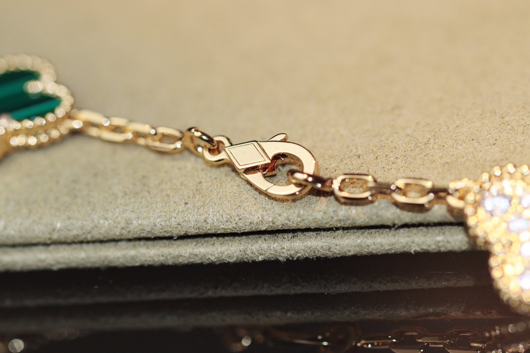 Van Cleef & Arpels CLOVER 20 MOTIFS ONYX GOLD