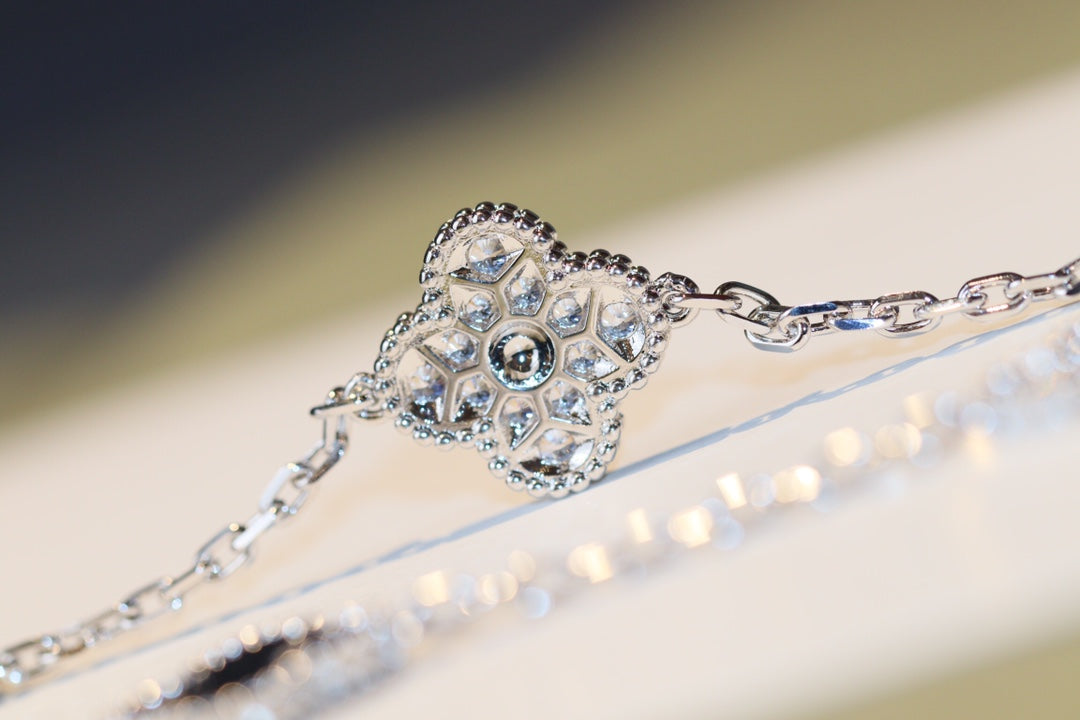 Van Cleef & Arpels CLOVER 20 MOTIFS ONYX DIAMOND SILVER