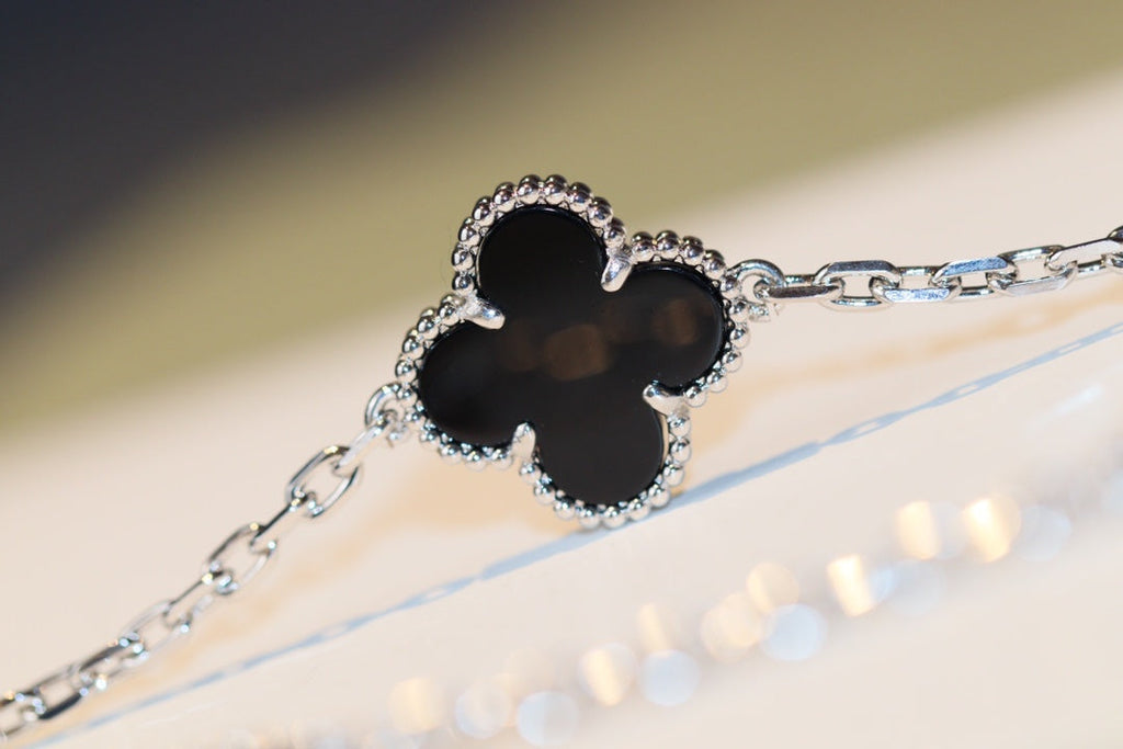 Van Cleef & Arpels CLOVER 20 MOTIFS ONYX DIAMOND SILVER