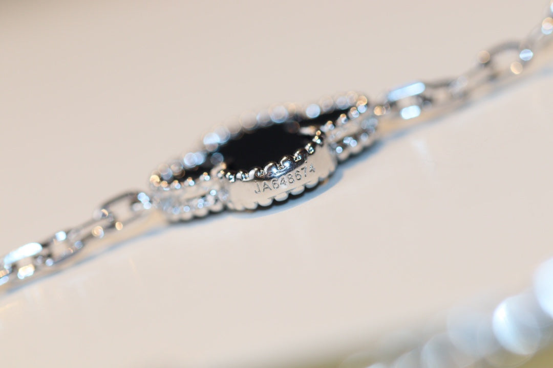 Van Cleef & Arpels CLOVER 20 MOTIFS ONYX DIAMOND SILVER