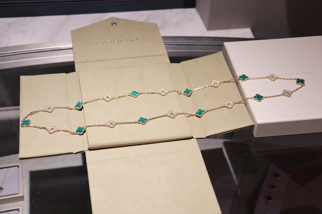 Van Cleef & Arpels CLOVER 20 MOTIFS MALACHITE DIAMOND GOLD