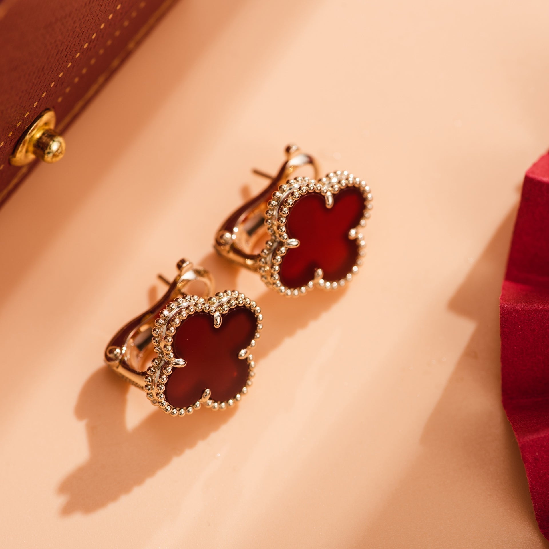 Van Cleef & Arpels CLOVER MEDIUM CARNELIAN PINK GODL EARRINGS