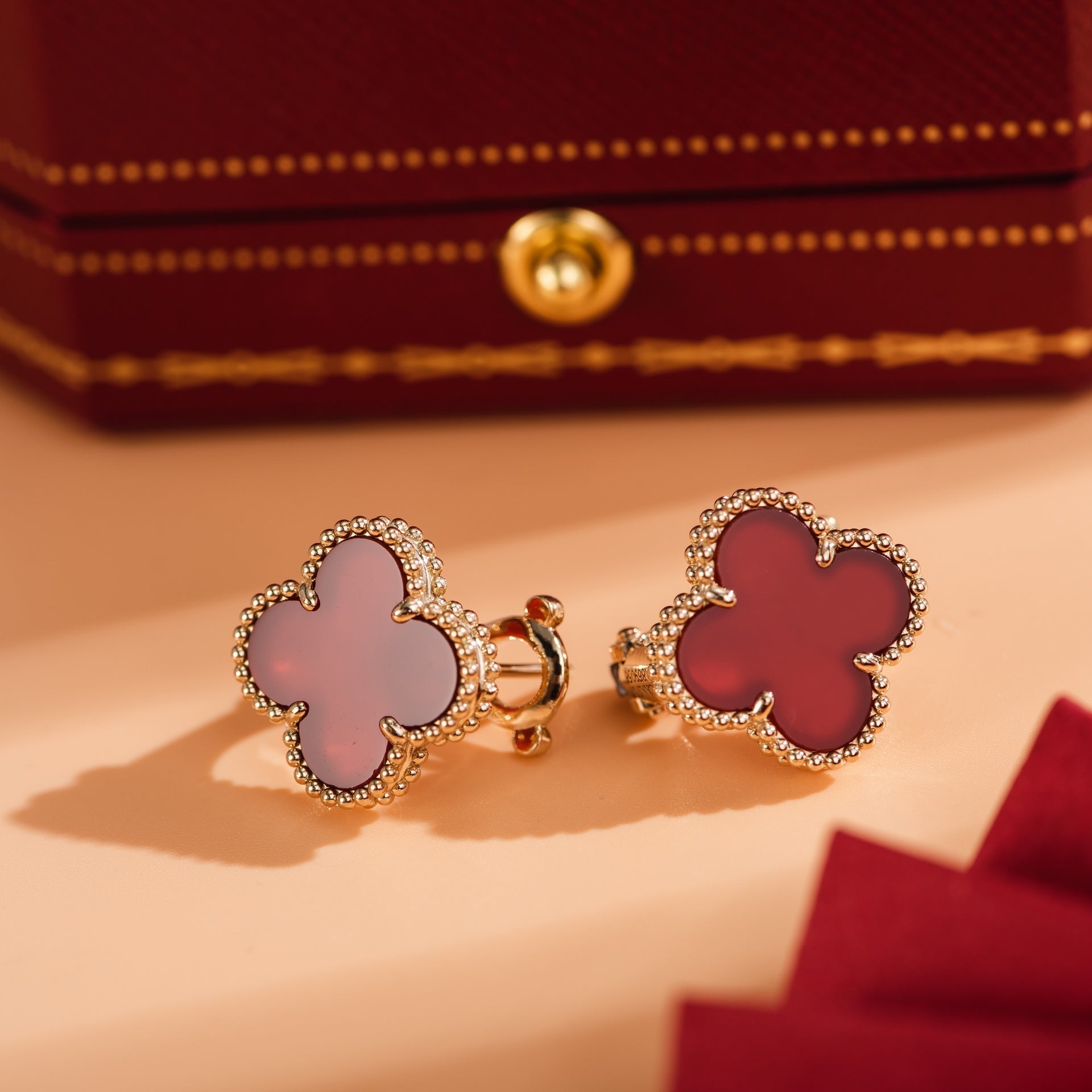 Van Cleef & Arpels CLOVER MEDIUM CARNELIAN PINK GODL EARRINGS