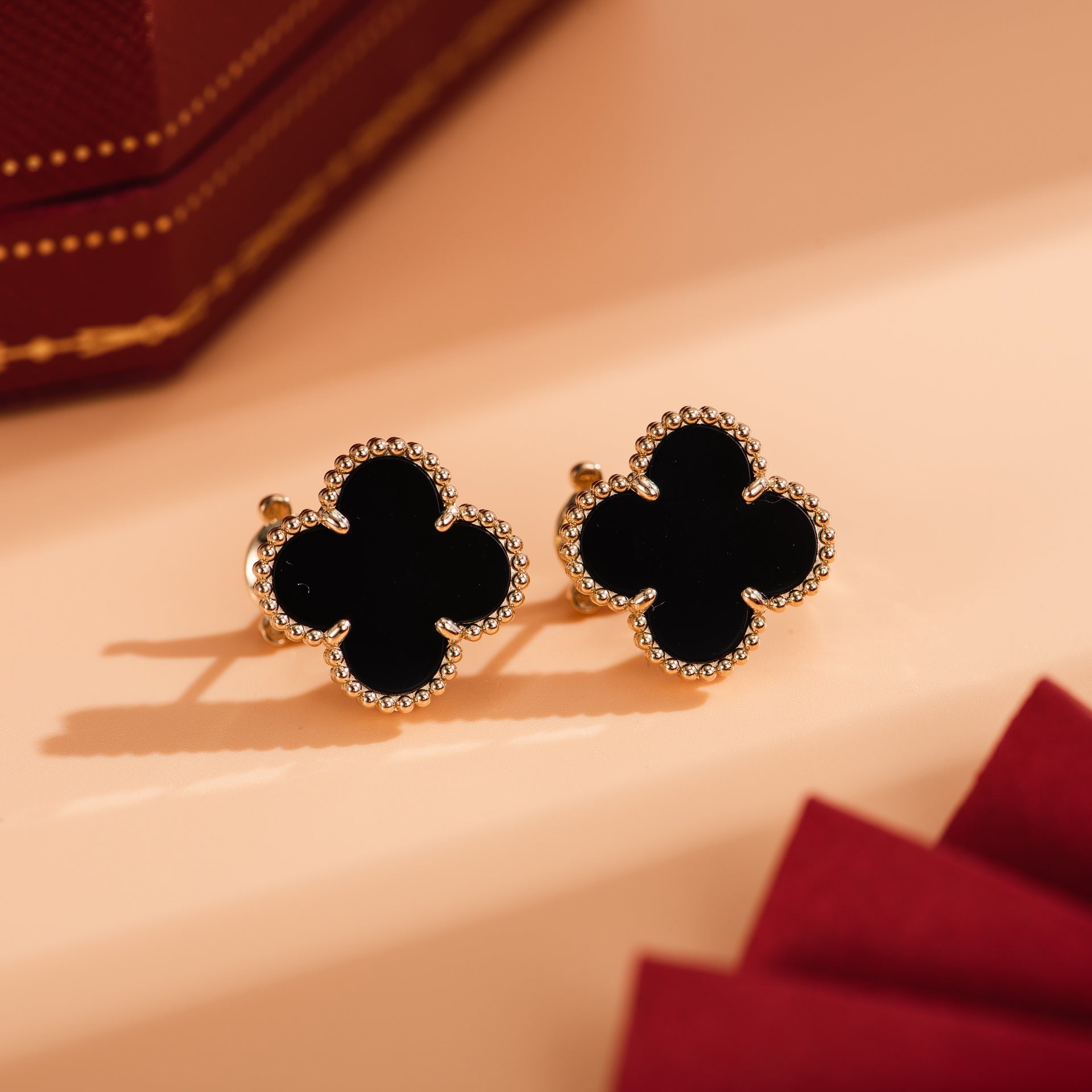 Van Cleef & Arpels CLOVER MEDIUM ONYX PINK GODL EARRINGS
