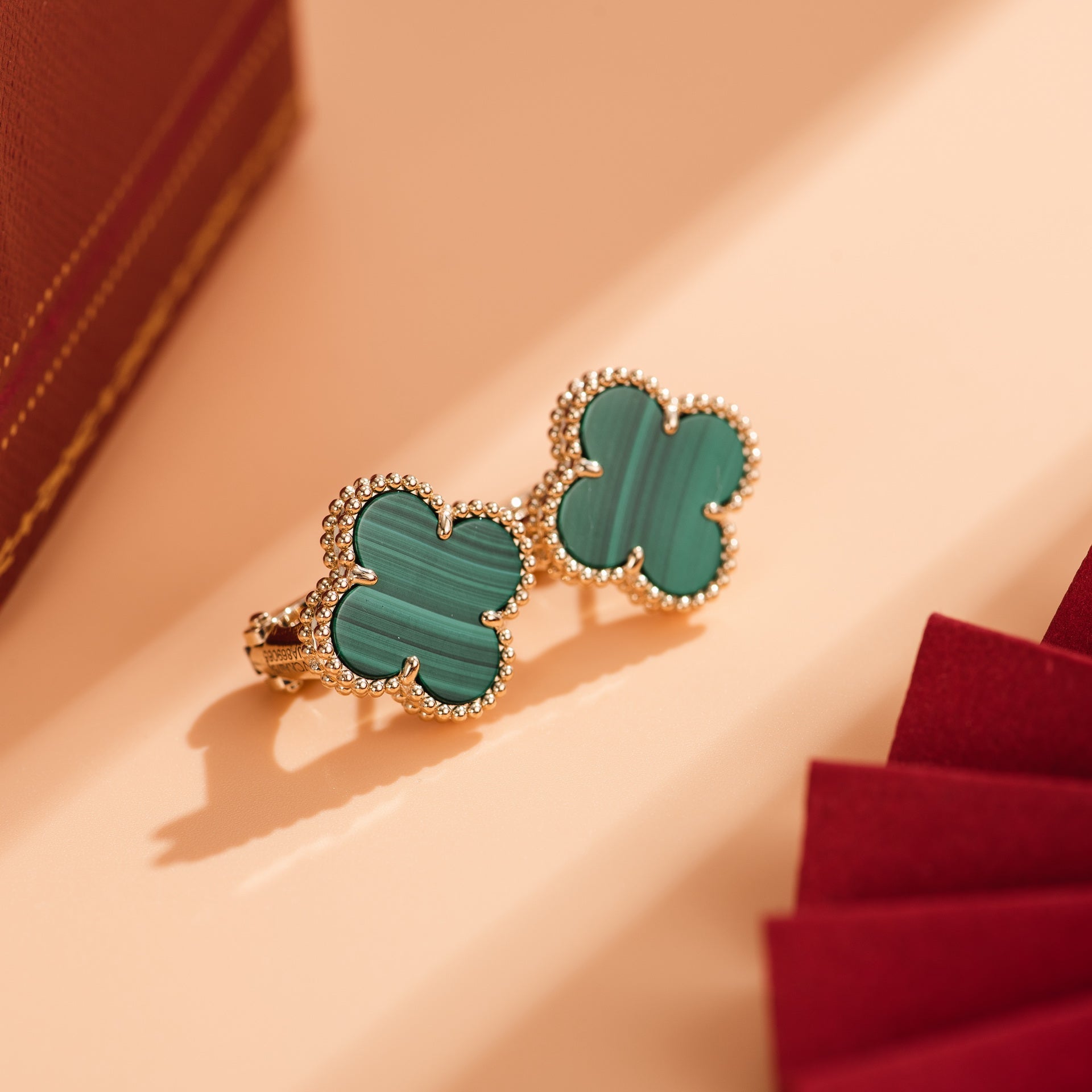 Van Cleef & Arpels CLOVER MEDIUM MALACHITE PINK GODL EARRINGS