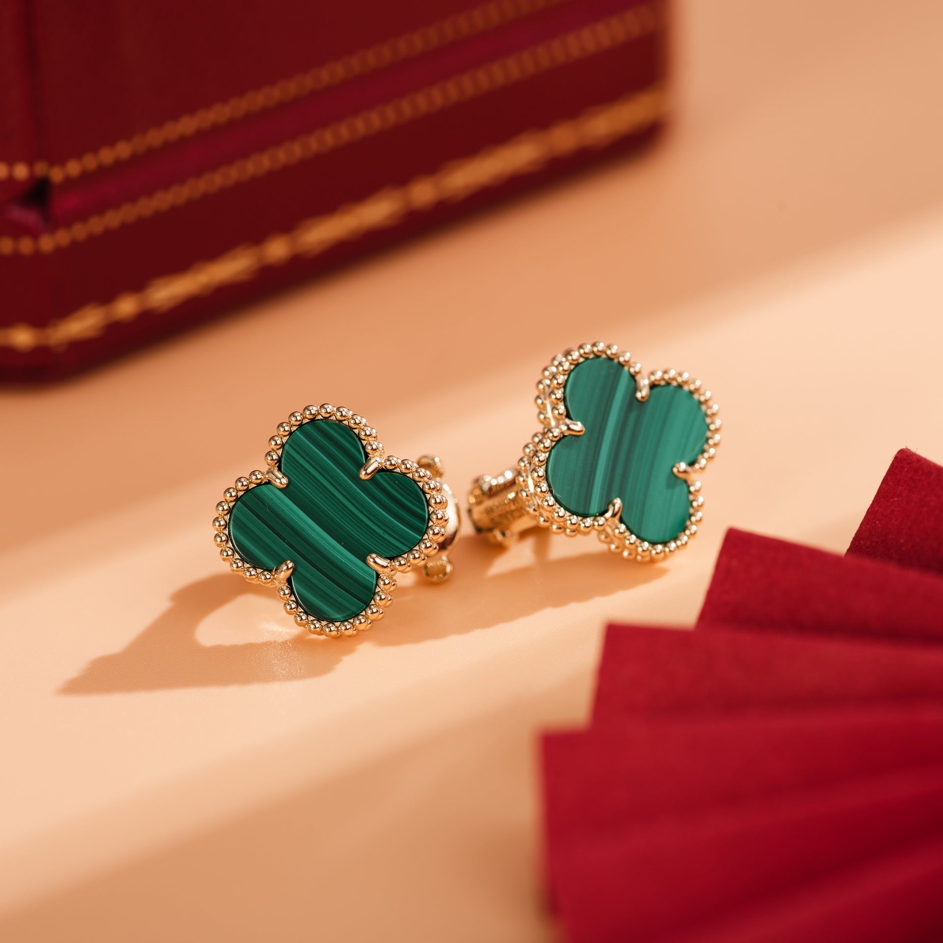 Van Cleef & Arpels CLOVER MEDIUM MALACHITE PINK GODL EARRINGS