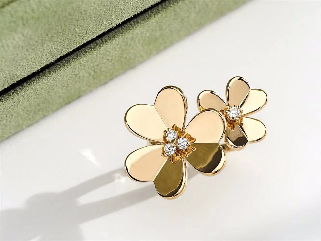 Van Cleef & Arpels CLOVER COMOS GOLD DIAMOND RING