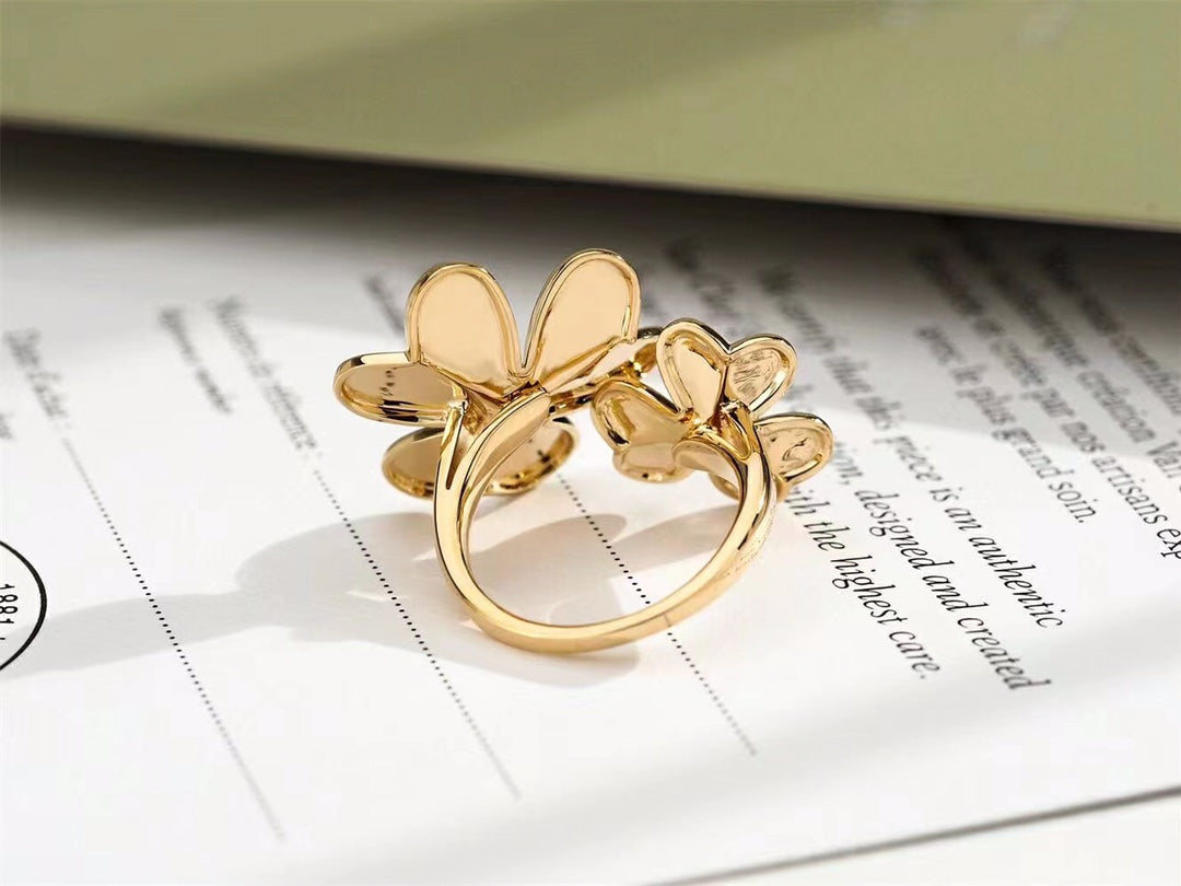 Van Cleef & Arpels CLOVER COMOS GOLD DIAMOND RING
