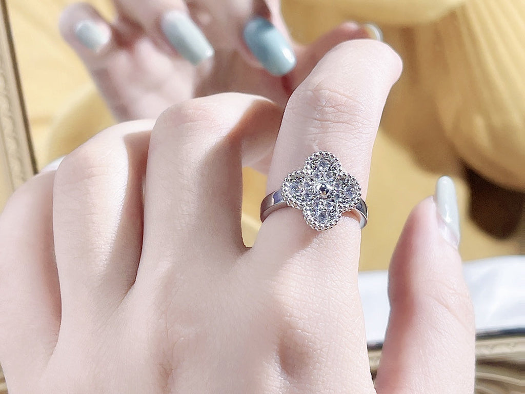 Van Cleef & Arpels CLOVER DIAMOND RING