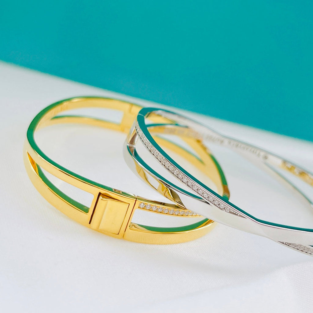 TIFFANY NARROW HINGED BANGLEIN WITH DIAMONDS SMALL