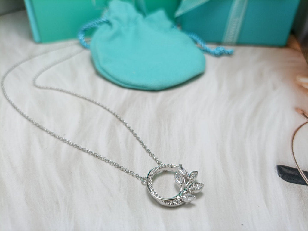 TIFFANY DIAMOND VINE CIRCLE PENDANT PLATINUM NECKLACE