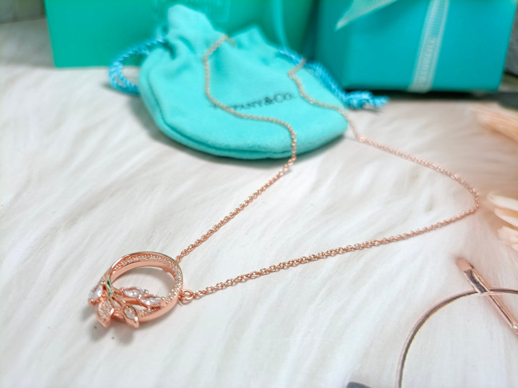 TIFFANY DIAMOND VINE CIRCLE PENDANT PLATINUM NECKLACE