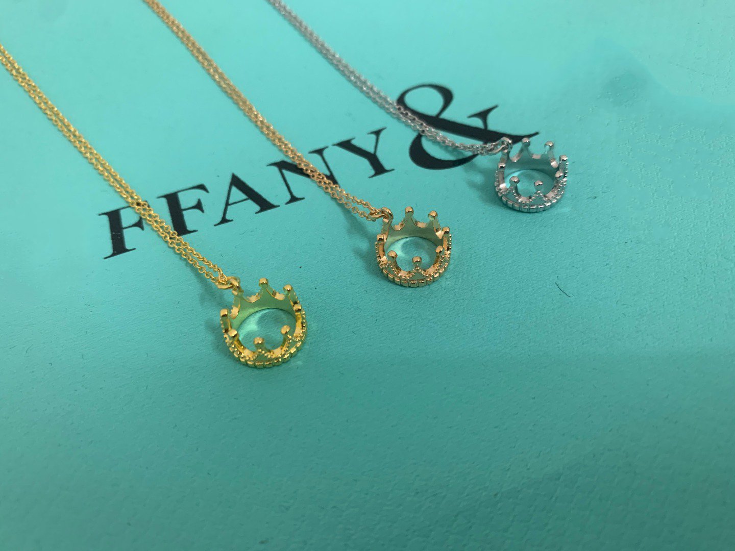 TIFFANY CROWN NECKLACE MECARI