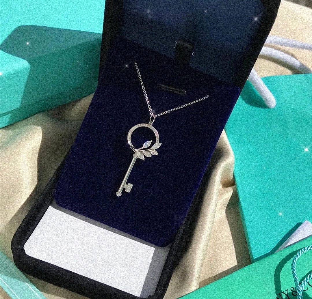 TIFFANY VICTORIA DIAMOND PINK GOLD VINE CIRCLE KEY NECKLACE