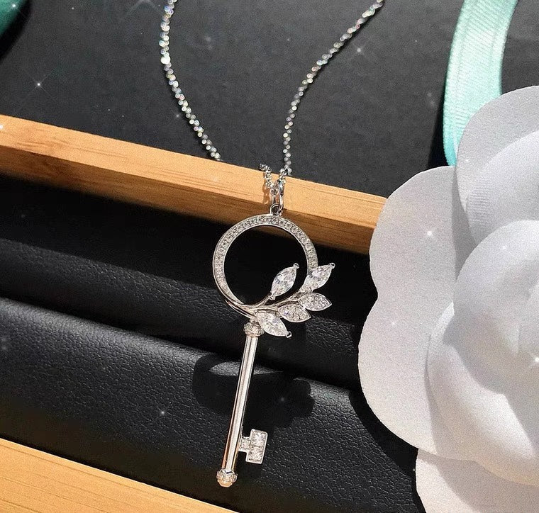 TIFFANY VICTORIA DIAMOND PINK GOLD VINE CIRCLE KEY NECKLACE