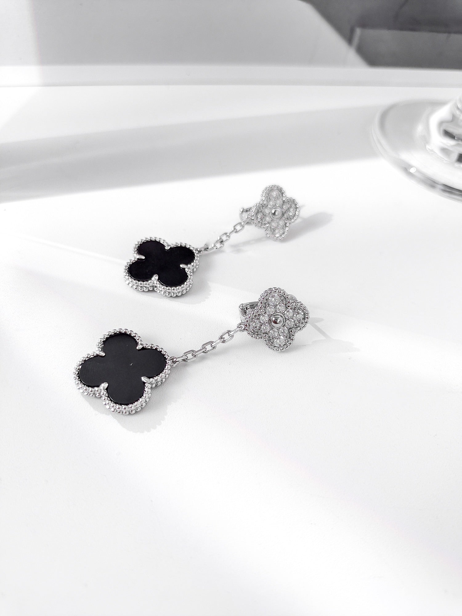 Van Cleef & Arpels CLOVER 2 MOTIFS SILVER DIAMOND ONYX