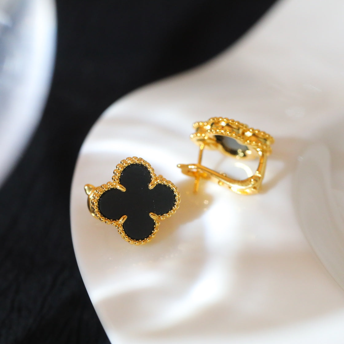 Van Cleef & Arpels CLOVER MEDIUM GOLD ONYX STUD EARRINGS