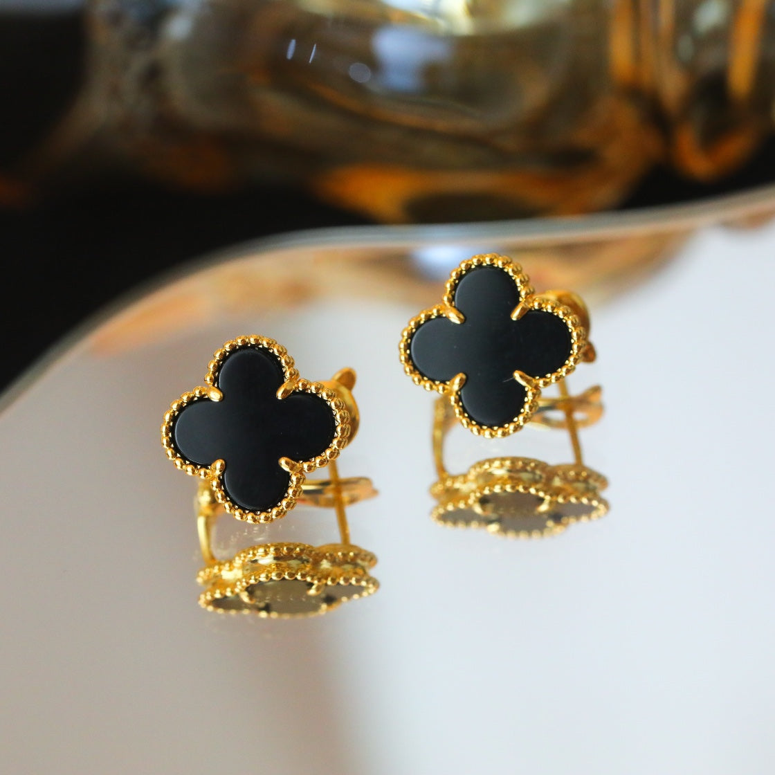 Van Cleef & Arpels CLOVER MEDIUM GOLD ONYX STUD EARRINGS
