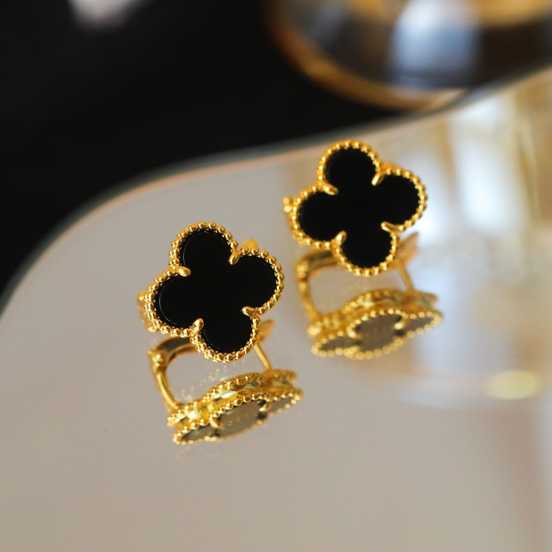 Van Cleef & Arpels CLOVER MEDIUM GOLD ONYX STUD EARRINGS