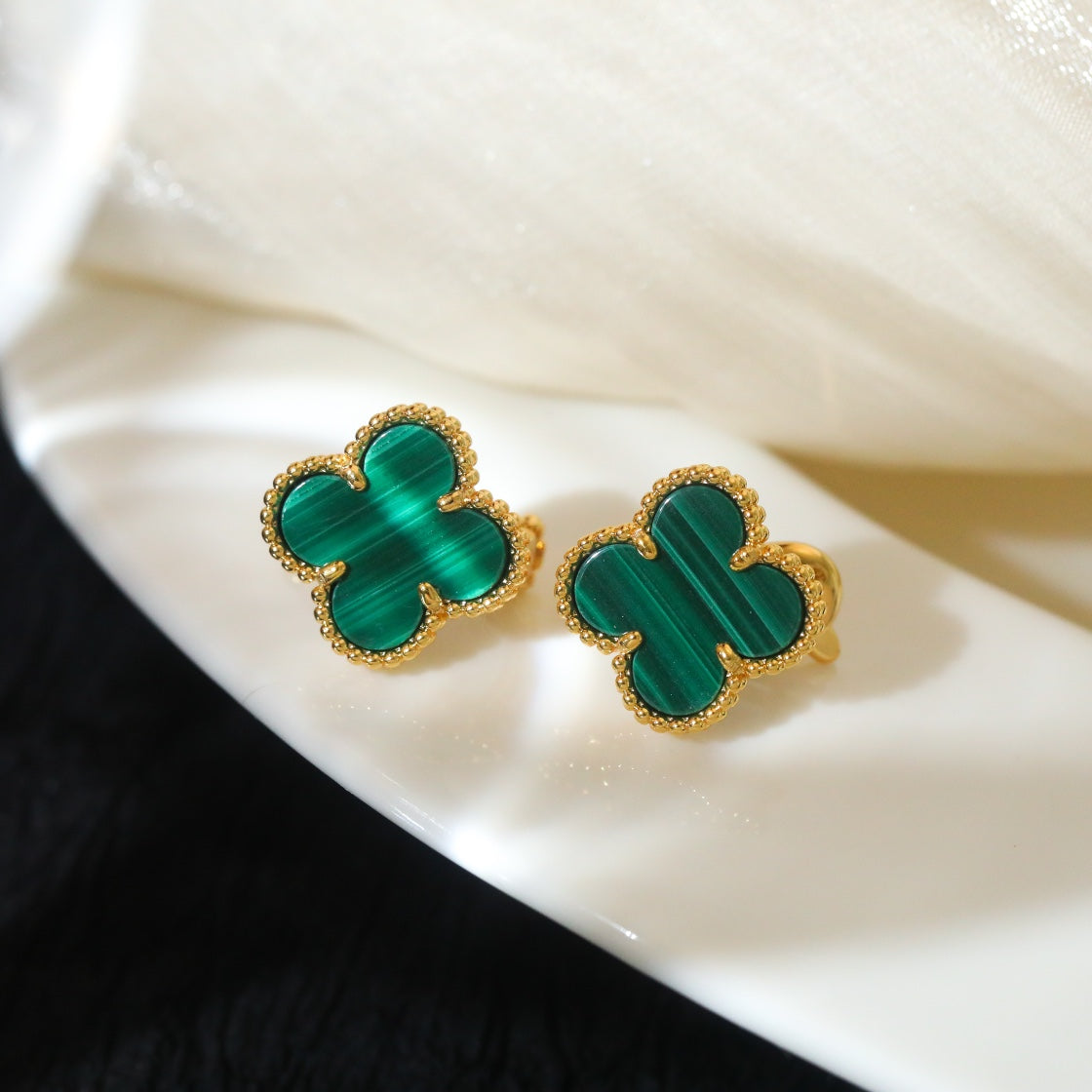 Van Cleef & Arpels CLOVER MEDIUM GOLD MALACHITE STUD EARRINGS