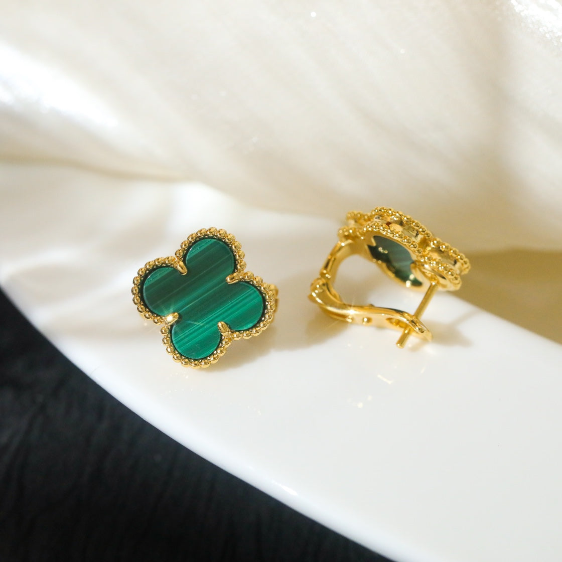 Van Cleef & Arpels CLOVER MEDIUM GOLD MALACHITE STUD EARRINGS