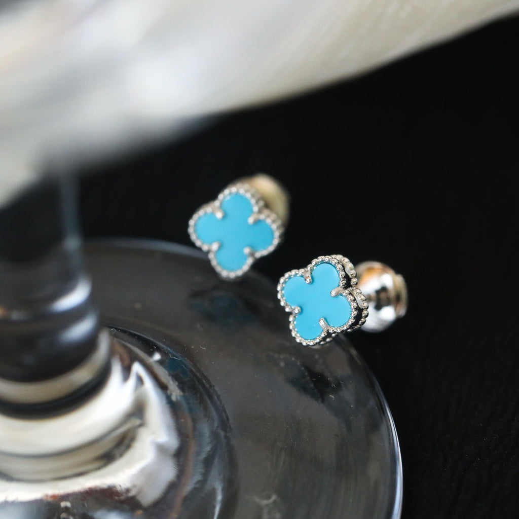 Van Cleef & Arpels CLOVER MINI SILVER ONYX STUD EARRINGS