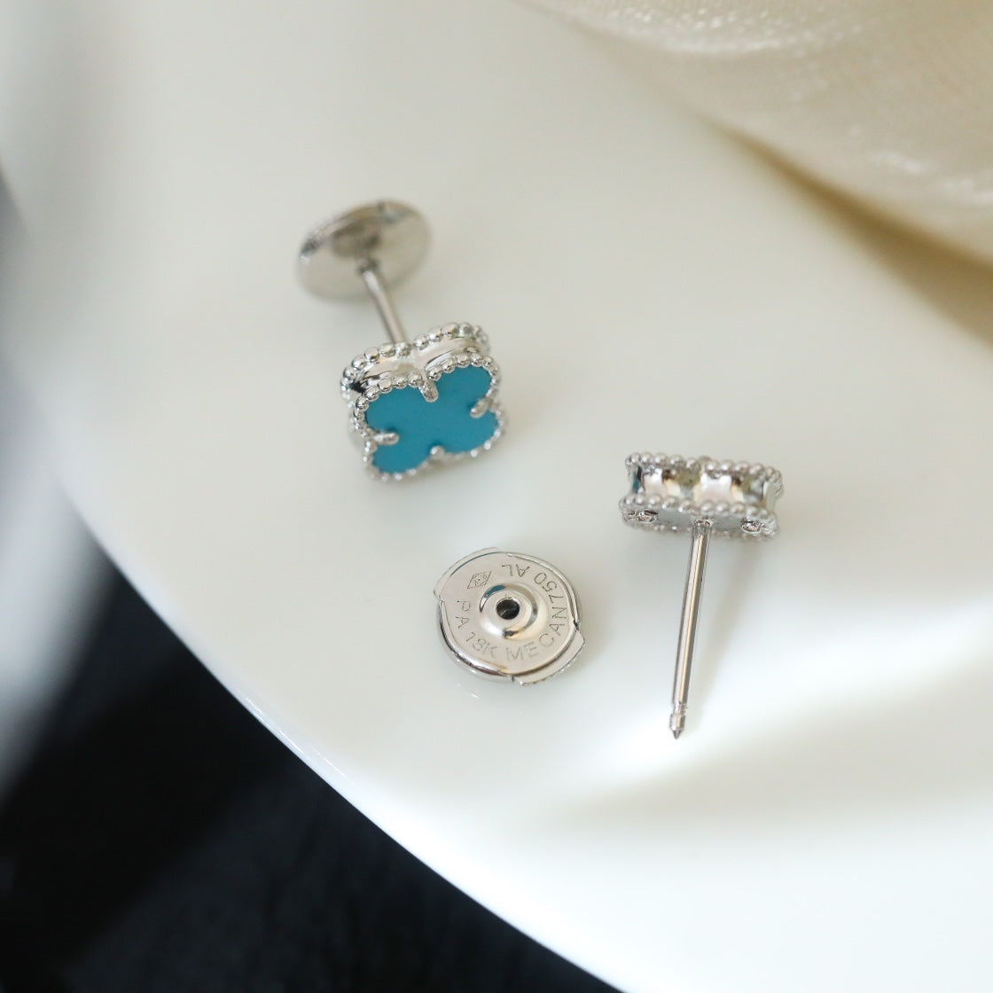 Van Cleef & Arpels CLOVER MINI SILVER ONYX STUD EARRINGS