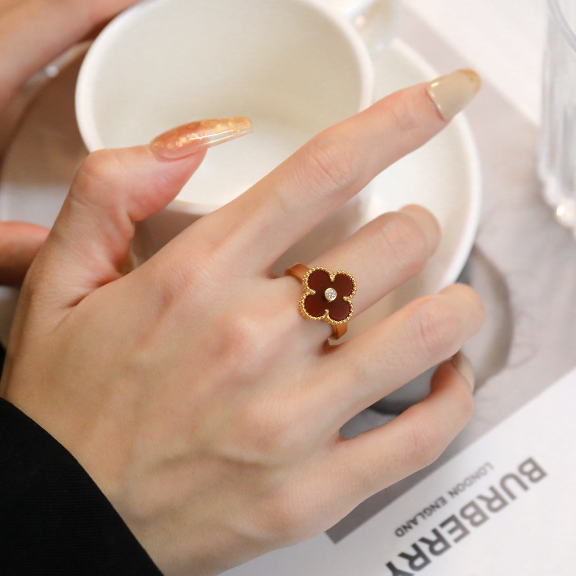 Van Cleef & Arpels CLOVER CARNELIAN RING PINK GOLD DIAMOND
