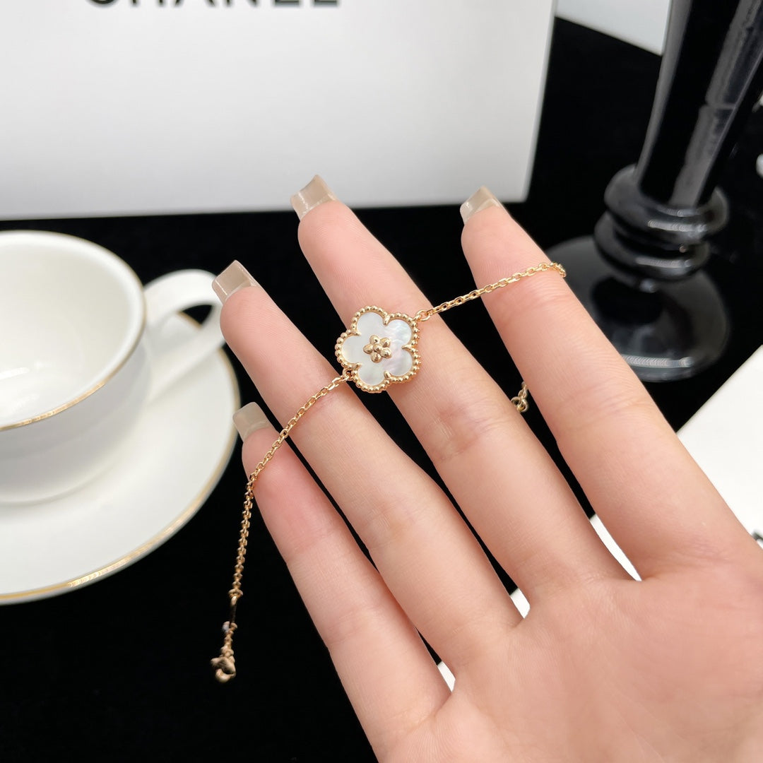 Van Cleef & Arpels LUCKY SPRING PINK GOLD MOP BRACELET