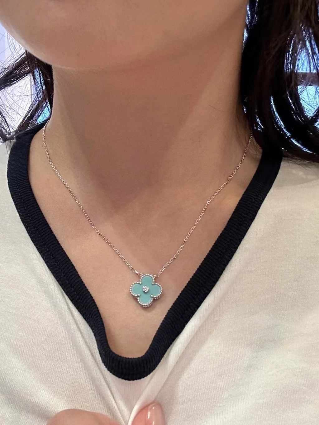 Van Cleef & Arpels CLOVER 1 DIAMOND LIGHT BLUE SILVER NECKLACE