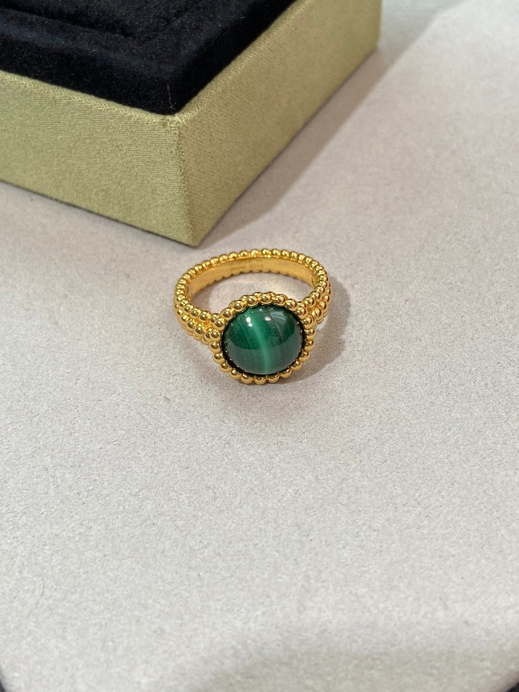 Van Cleef & Arpels COULEURS MALACHITE PINK GOLD RING