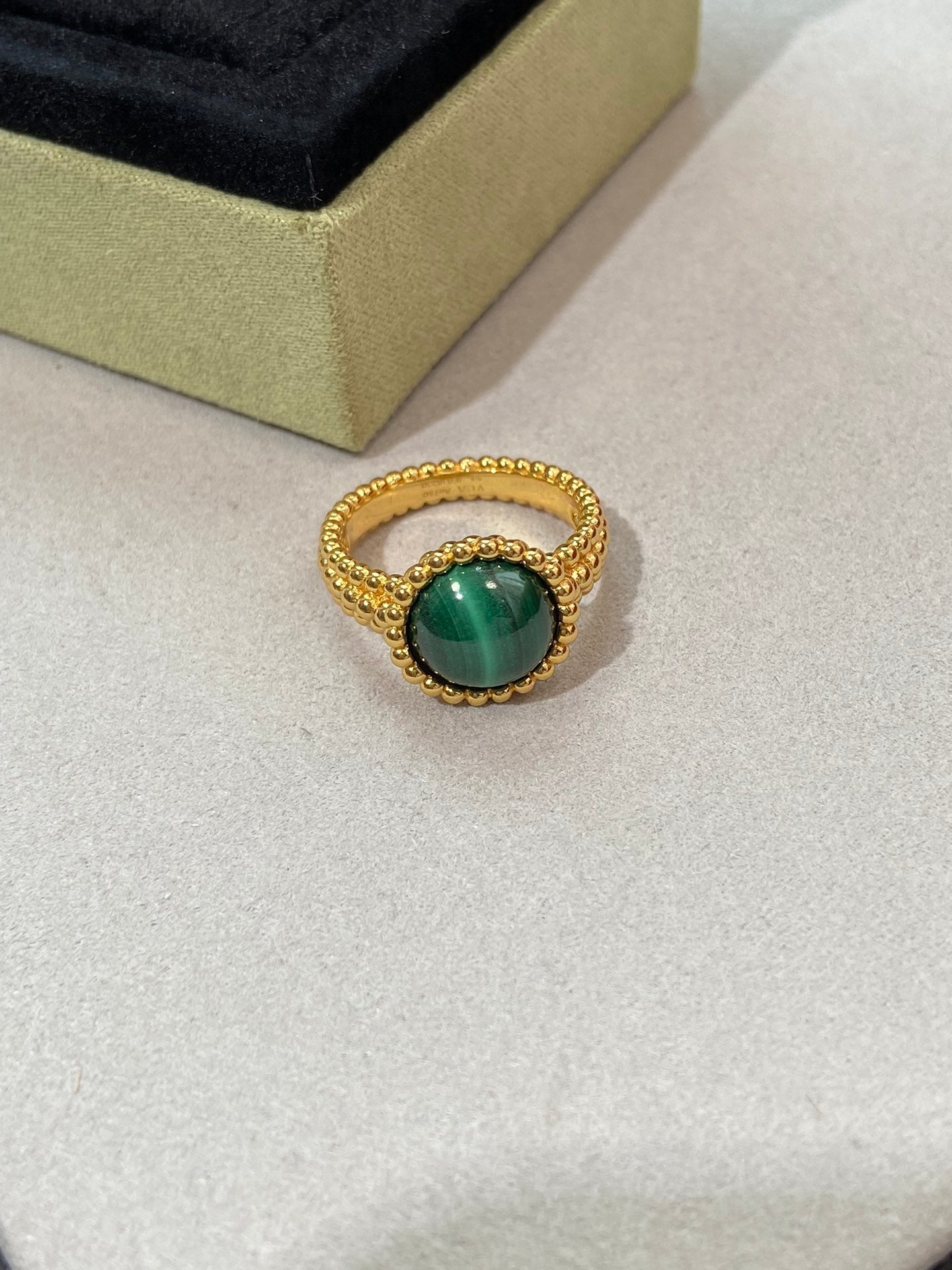 Van Cleef & Arpels COULEURS MALACHITE PINK GOLD RING