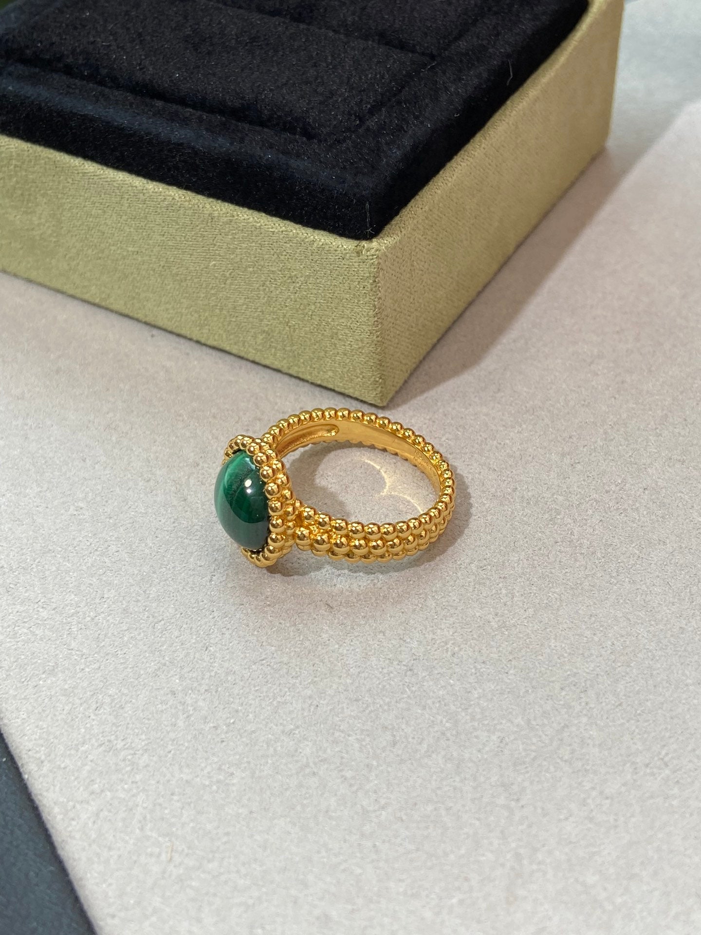 Van Cleef & Arpels COULEURS MALACHITE PINK GOLD RING