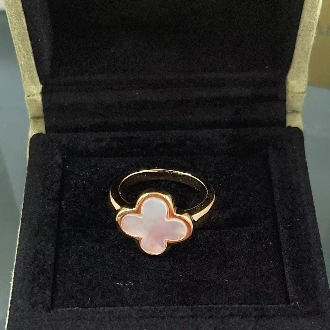 Van Cleef & Arpels PURE CLOVER MOP PINK GOLD RING