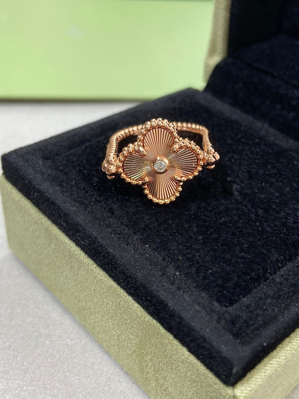 Van Cleef & Arpels CLOVER RIVERSIBLE PINK GOLD RING