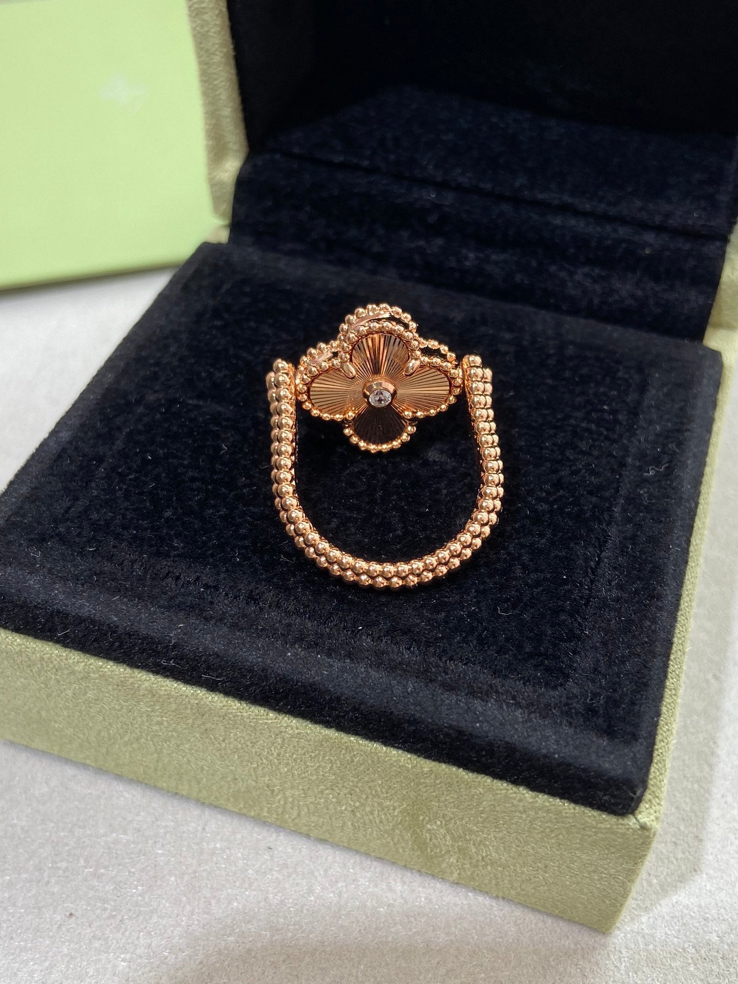 Van Cleef & Arpels CLOVER RIVERSIBLE PINK GOLD RING