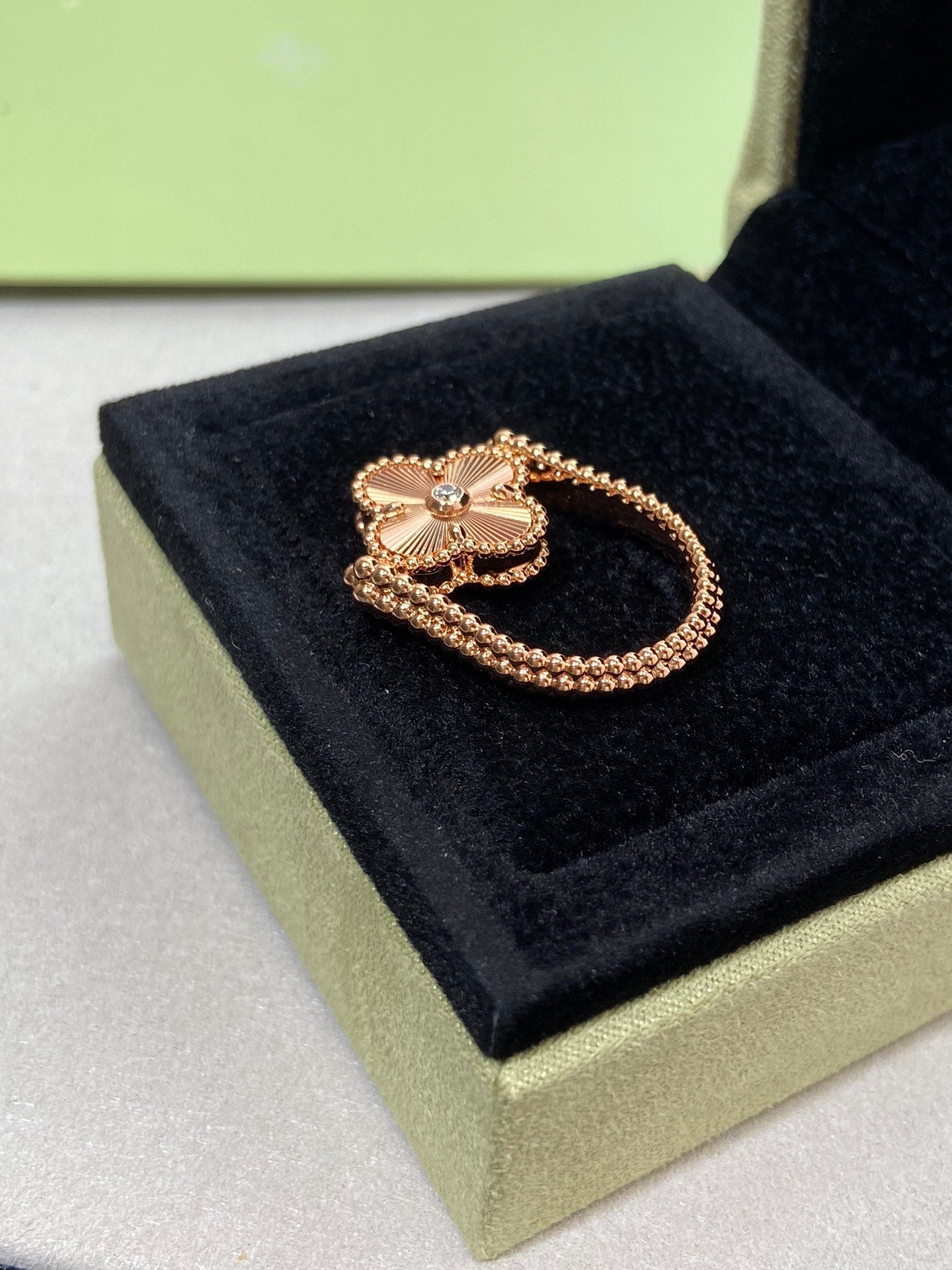 Van Cleef & Arpels CLOVER RIVERSIBLE PINK GOLD RING