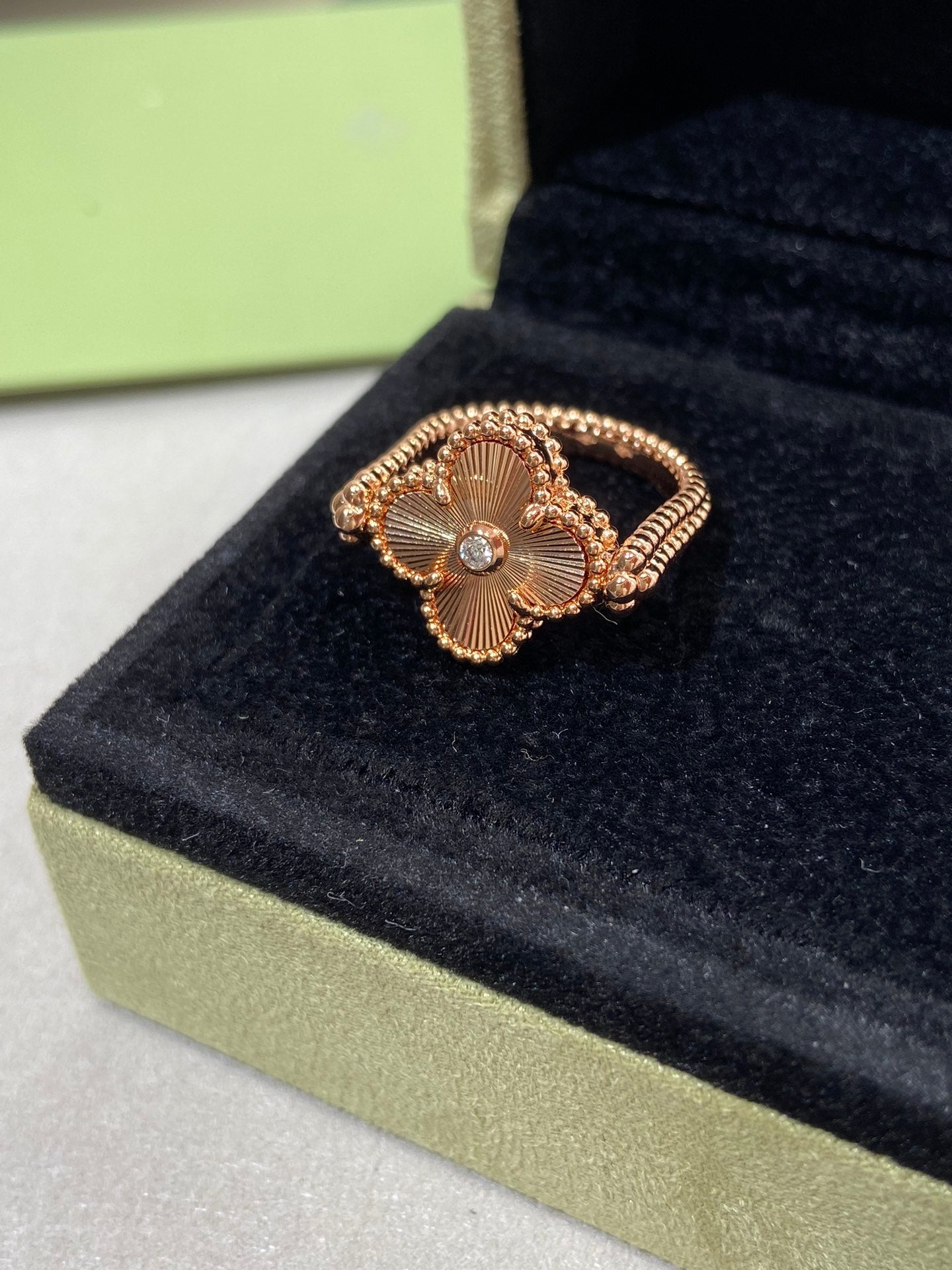 Van Cleef & Arpels CLOVER RIVERSIBLE PINK GOLD RING