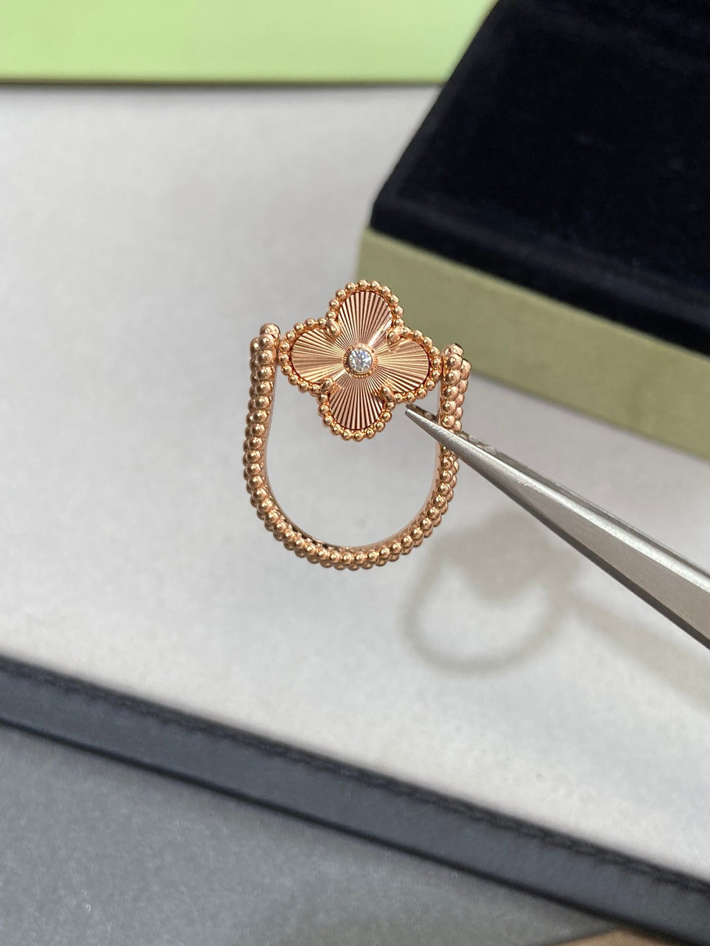 Van Cleef & Arpels CLOVER RIVERSIBLE PINK GOLD RING