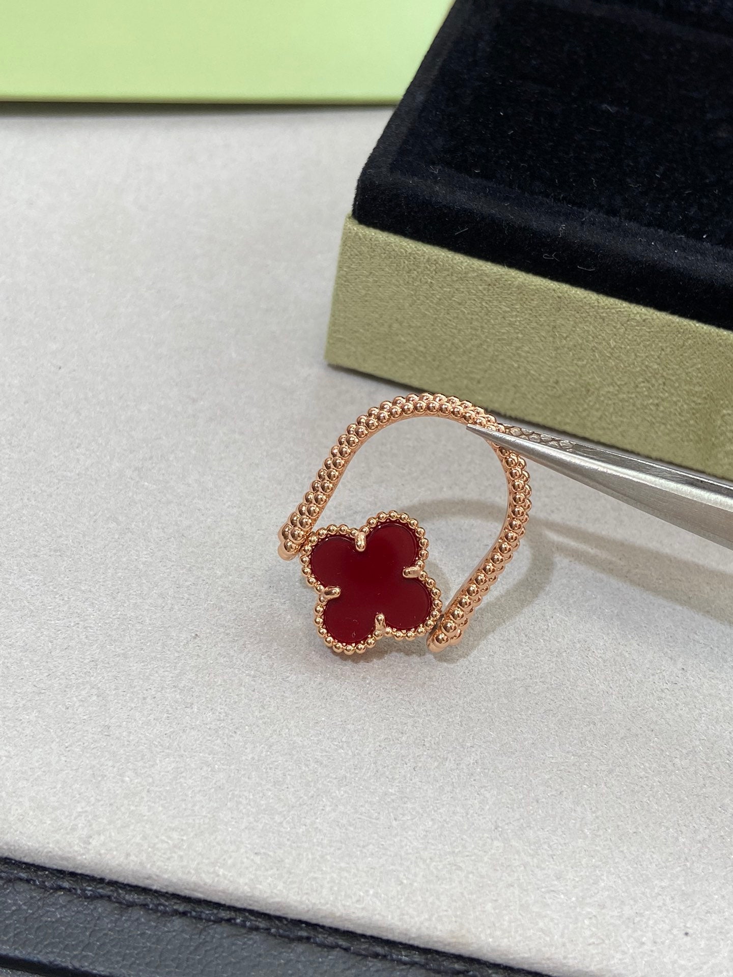 Van Cleef & Arpels CLOVER RIVERSIBLE PINK GOLD RING
