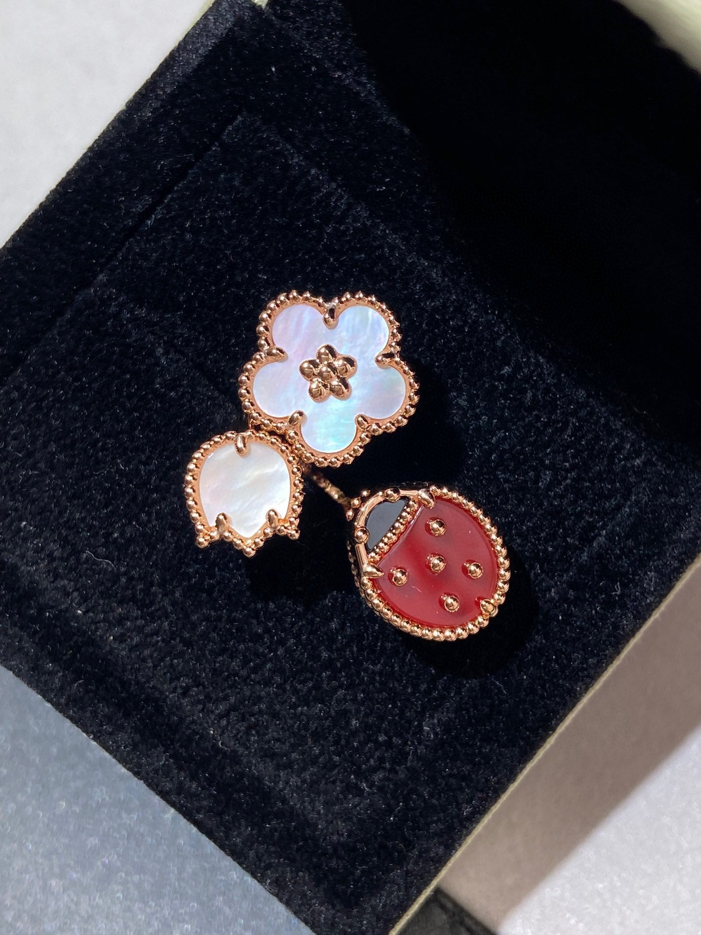 Van Cleef & Arpels LUCKY SPRING 3 MOTIF PINK GOLD RING