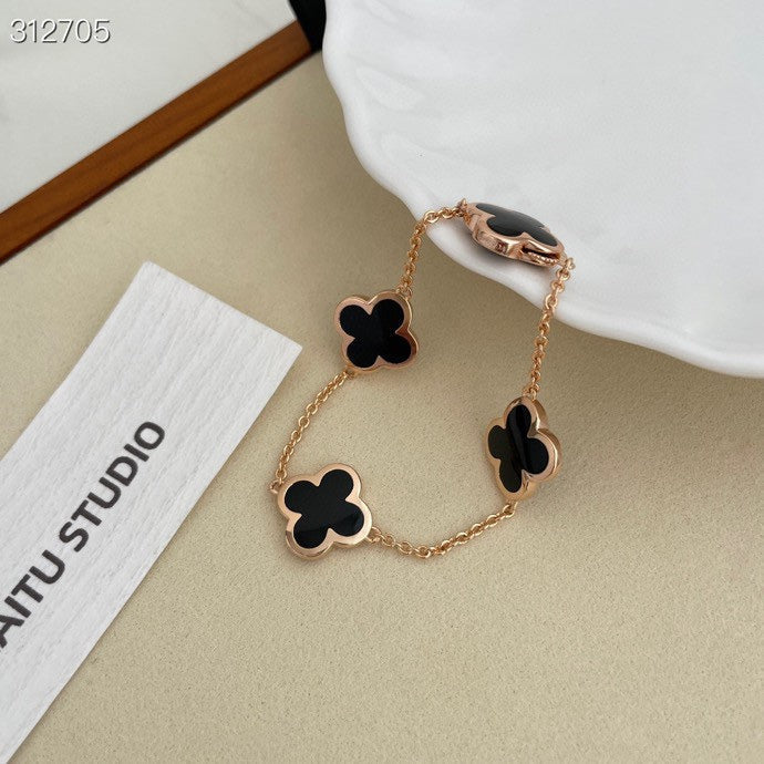 Van Cleef & Arpels PURE CLOVER ONYX BRACELET 4 MOTIFS