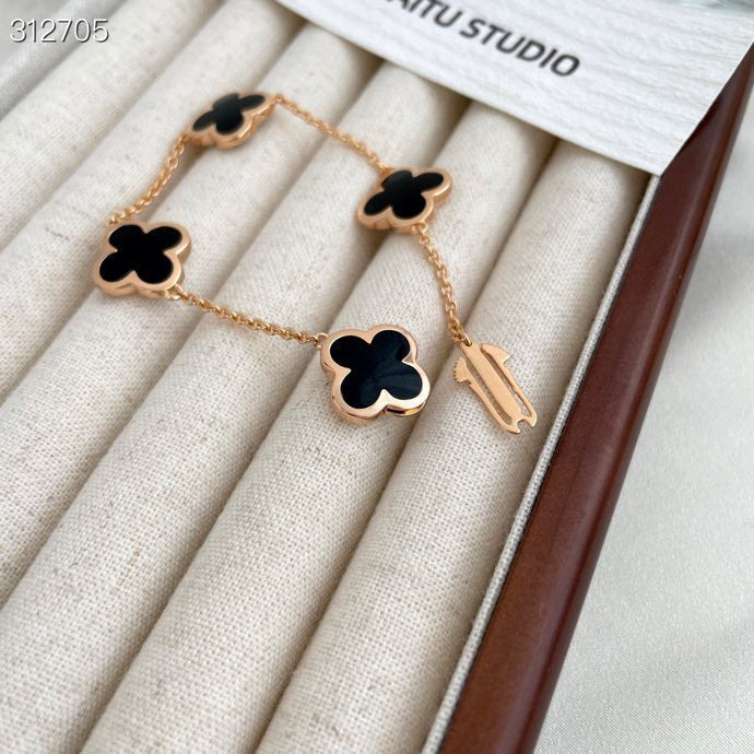 Van Cleef & Arpels PURE CLOVER ONYX BRACELET 4 MOTIFS