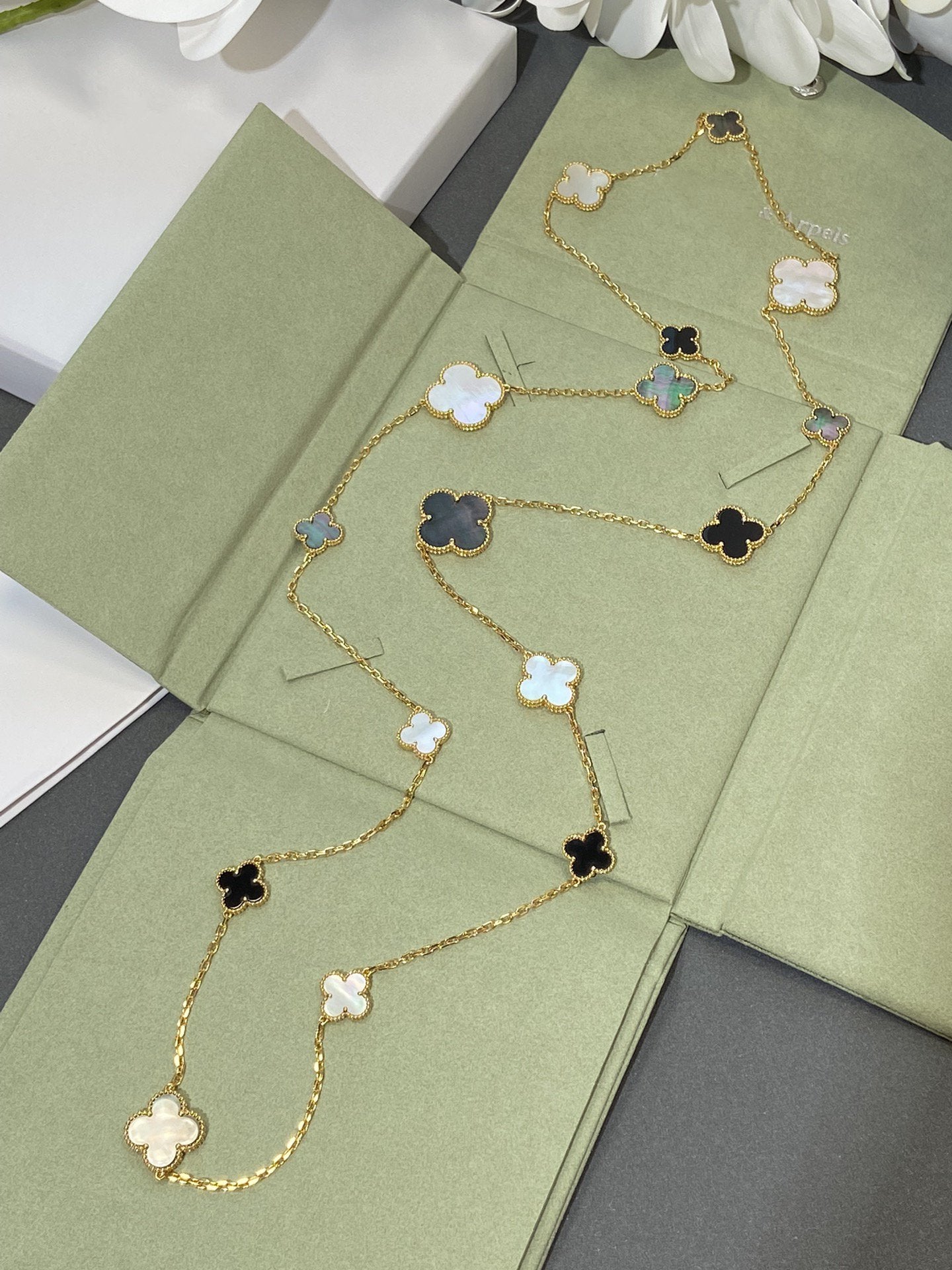 Van Cleef & Arpels CLOVER ONYX MOP 16 MOTIF GOLD 130CM NECKLACE