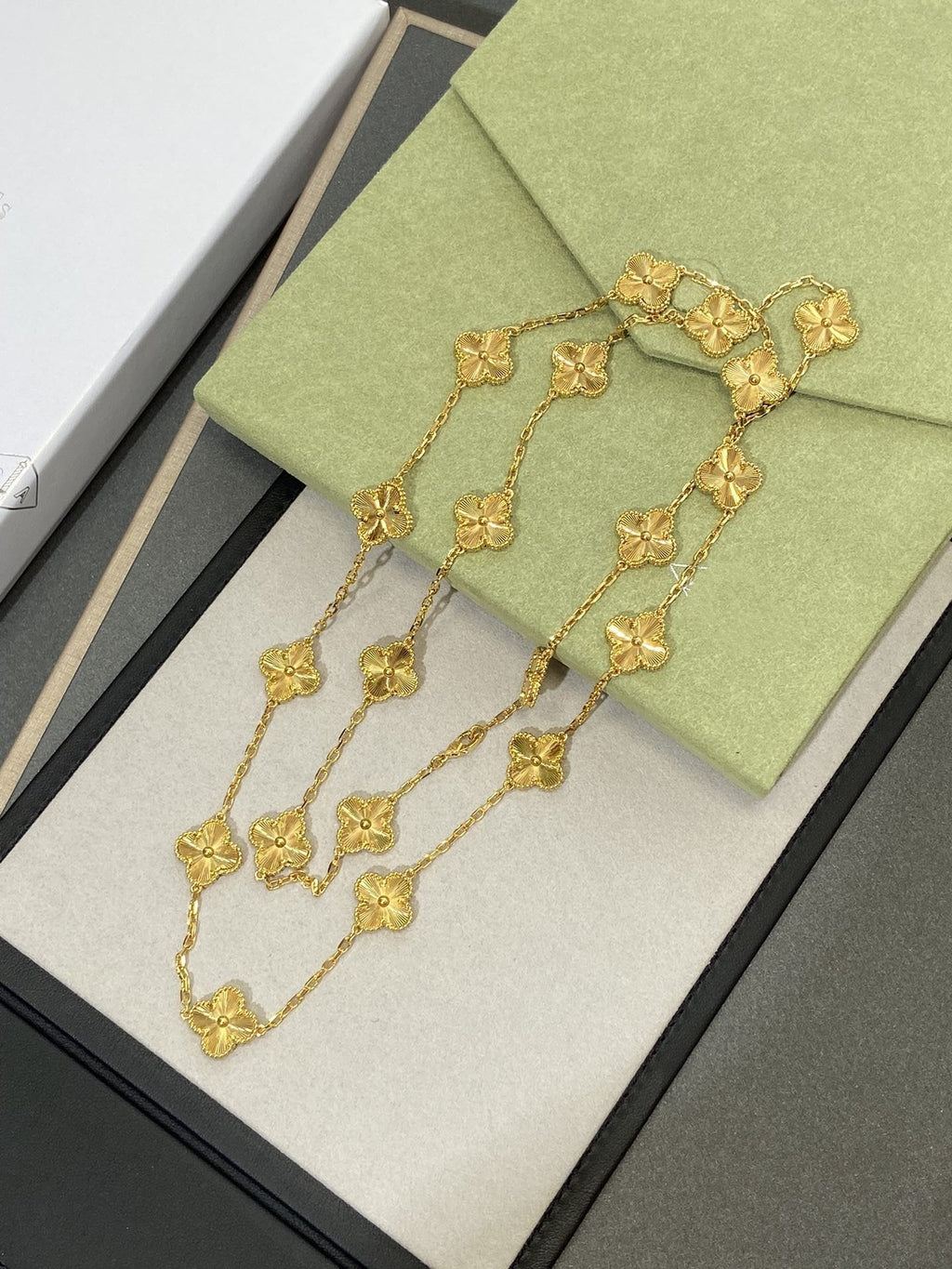 Van Cleef & Arpels CLOVER 20 MOTIF GOLD 86CM NECKLACE