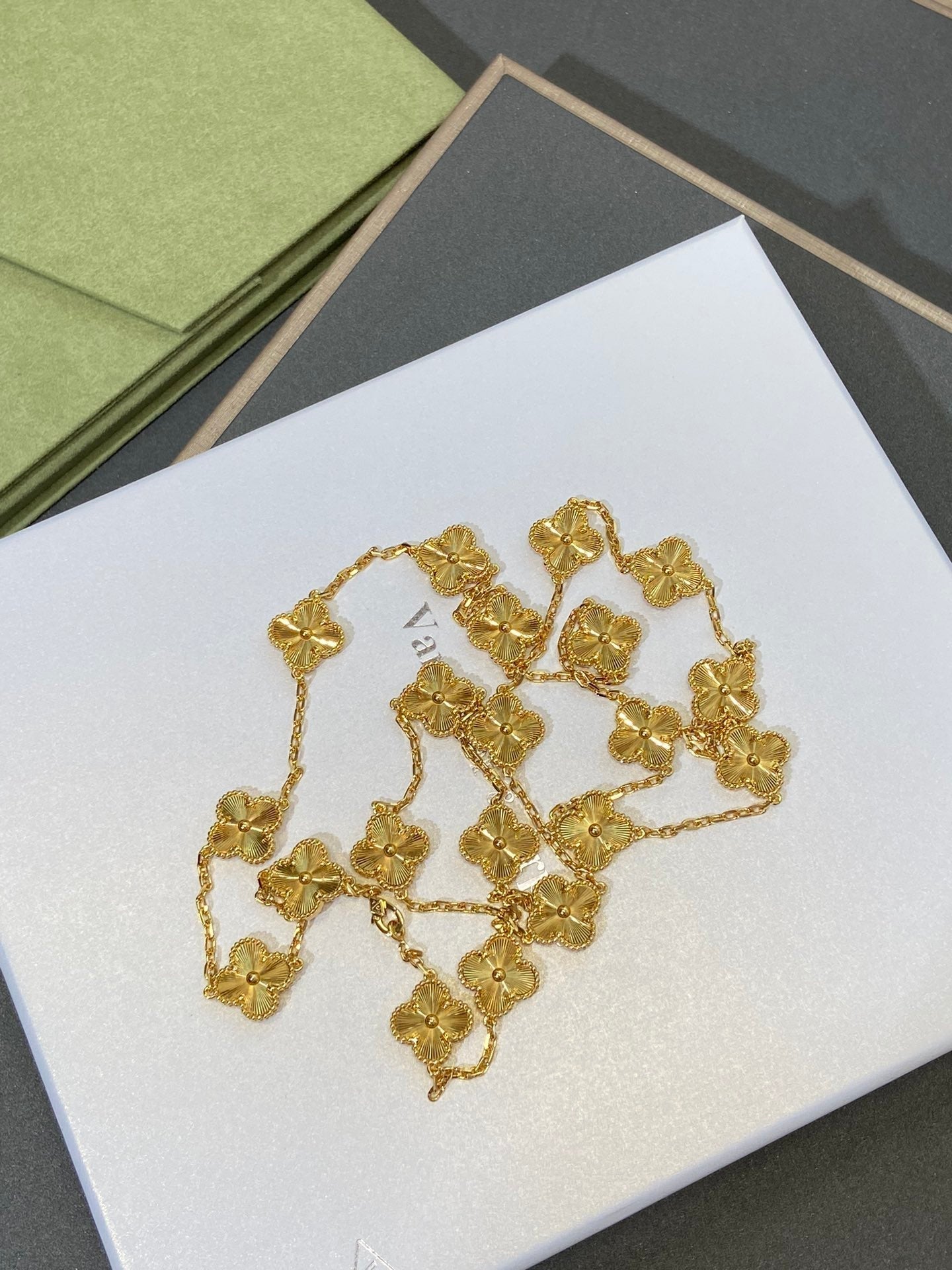 Van Cleef & Arpels CLOVER 20 MOTIF GOLD 86CM NECKLACE