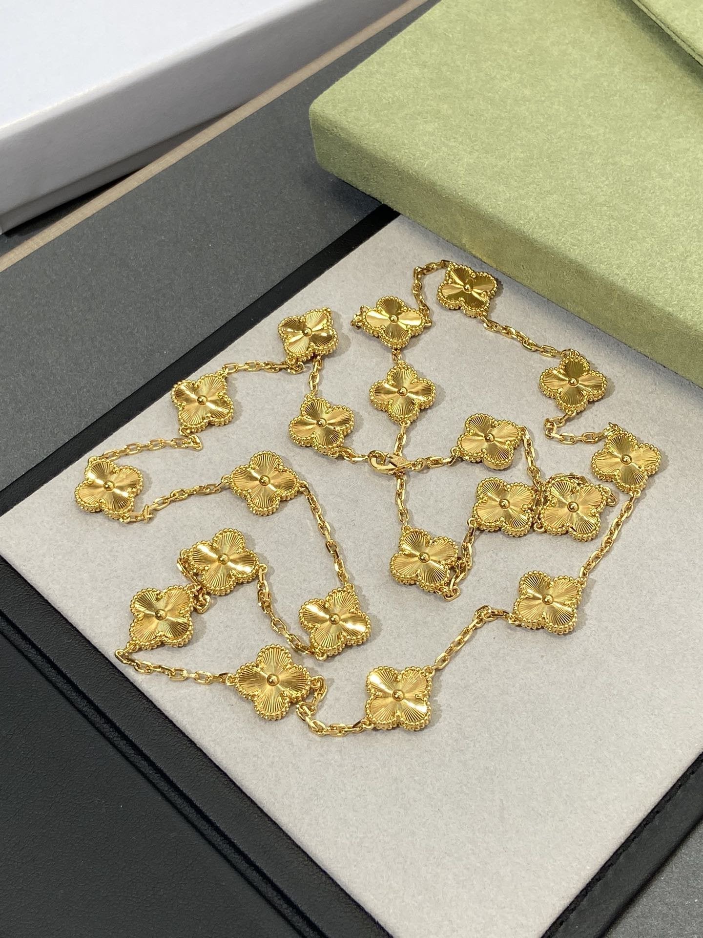 Van Cleef & Arpels CLOVER 20 MOTIF GOLD 86CM NECKLACE