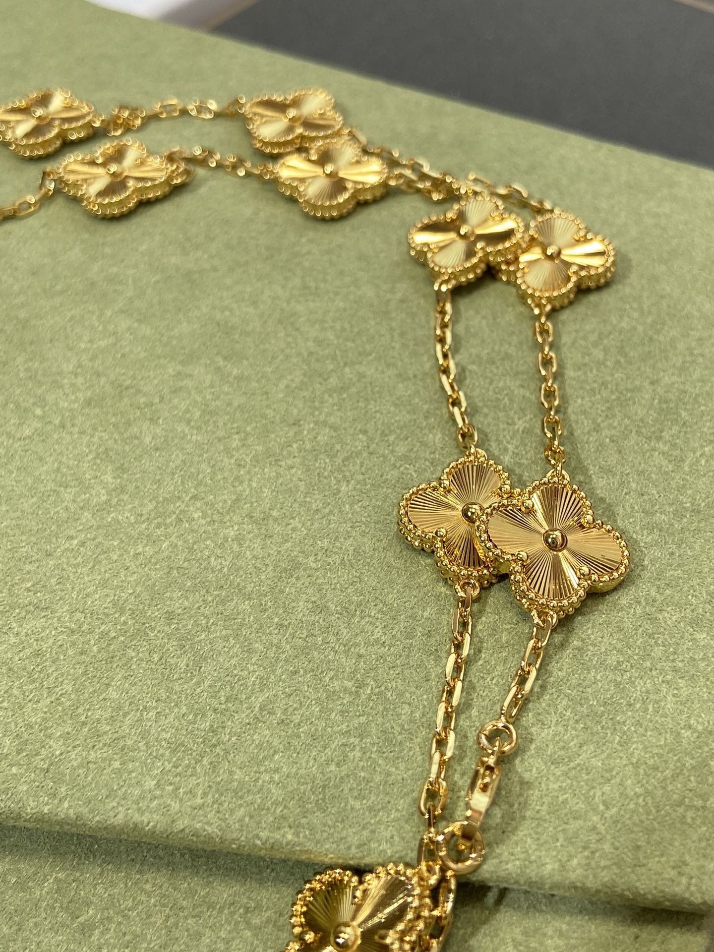 Van Cleef & Arpels CLOVER 20 MOTIF GOLD 86CM NECKLACE